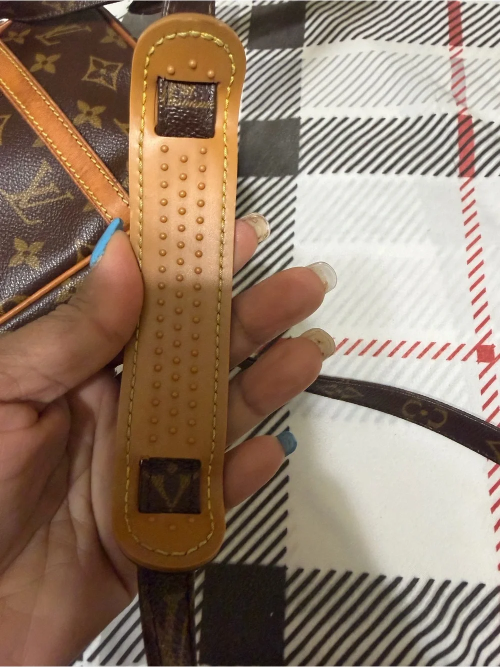 Louis Vuitton Monogram Canvas Small Messenger Bag .